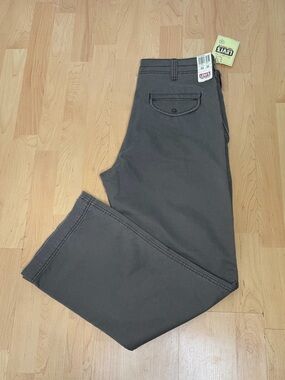 Levi's Men's Gray Straight-Leg Chinos